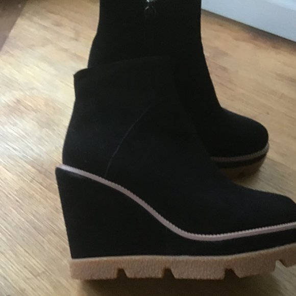 ANTHRO BIBI LOU BLACK SUEDE PLATFORM BOOTIES. 37 - Picture 4 of 7
